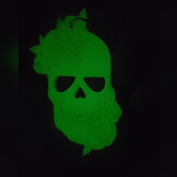 Other - Glow In The Dark Skull Keychain
